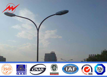 中国 8 Mの熱いすくいの二重腕と屋外電流を通されたQ345街灯ポーランド人 サプライヤー