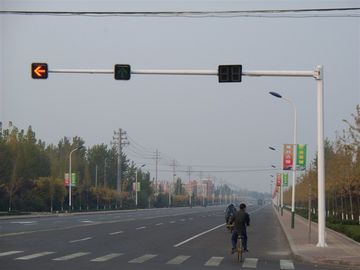 中国 道路の交通信号ポーランド人の私道は鋼鉄ポーランド人11Mの高さ4Mの幅に電流を通しました サプライヤー