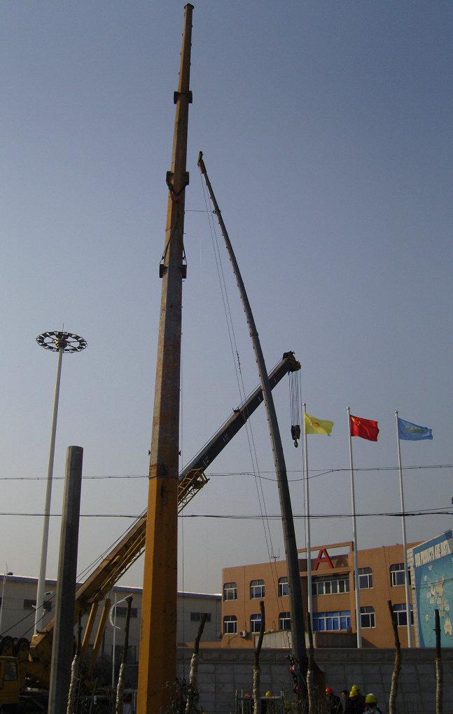 20mの港のカスタマイズされる専門の高いマストの街灯柱の熱いすくいの亜鉛めっきOEM 3